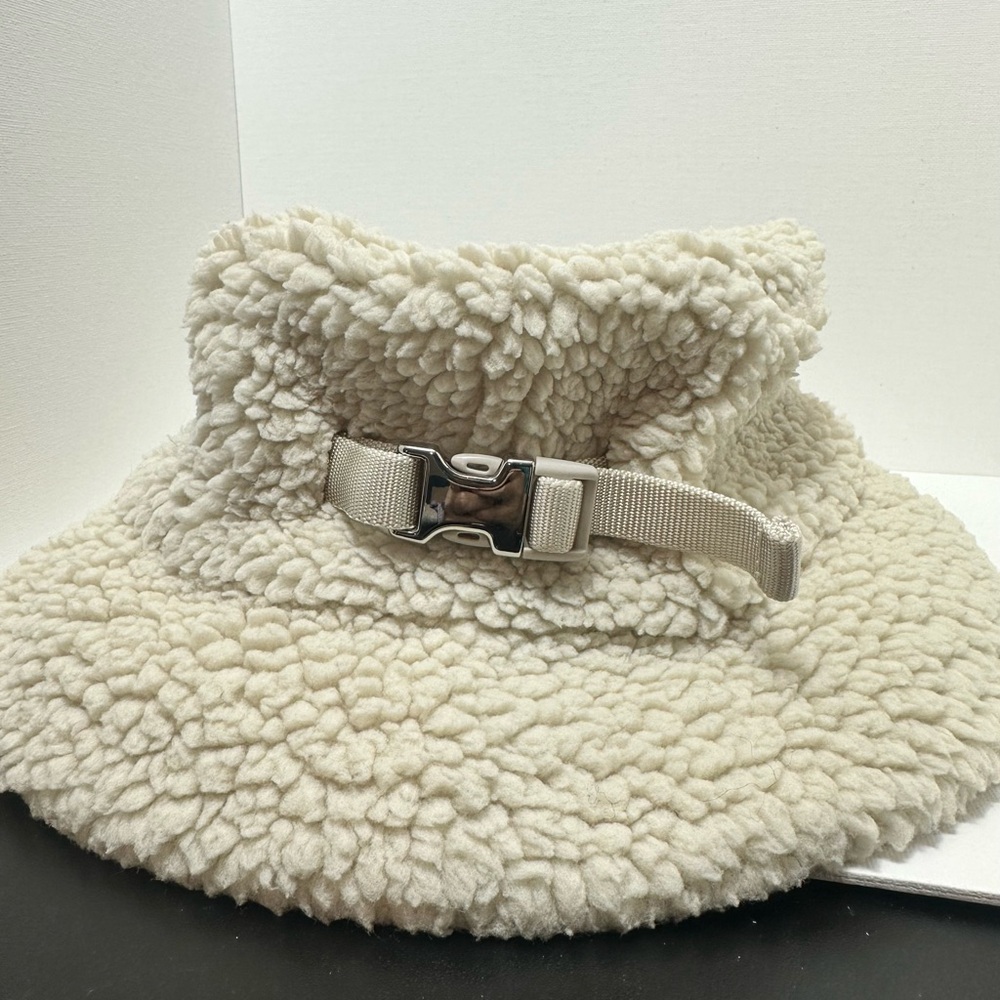 Lululemon Athletica Beige Sherpa Bucket Hat